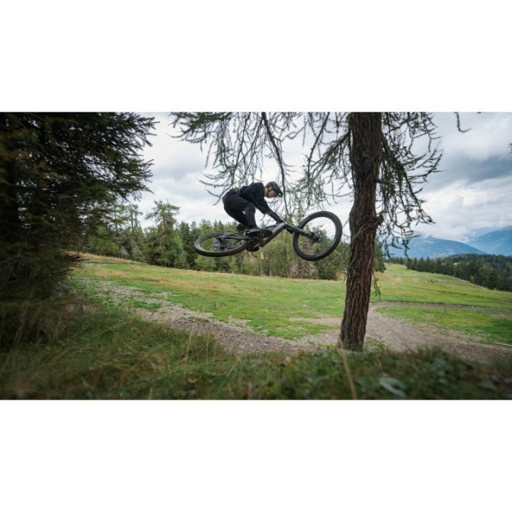 Stereo Hybrid ONE77 HPC Race 800