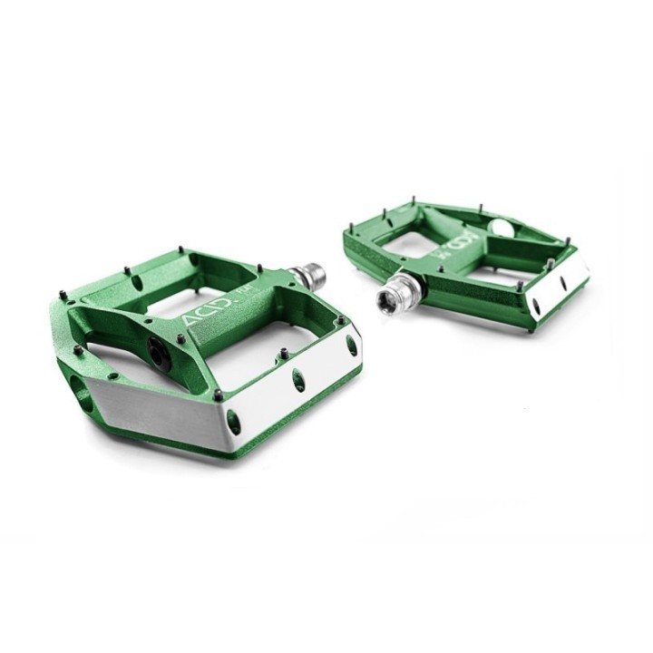 Vélo de montagne : expérience de freinage intense avec les pédales Slasher