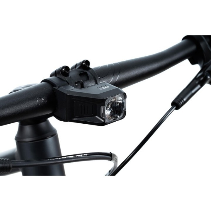 Compagnon sûr et fiable pour la route avec lampe PRO 30