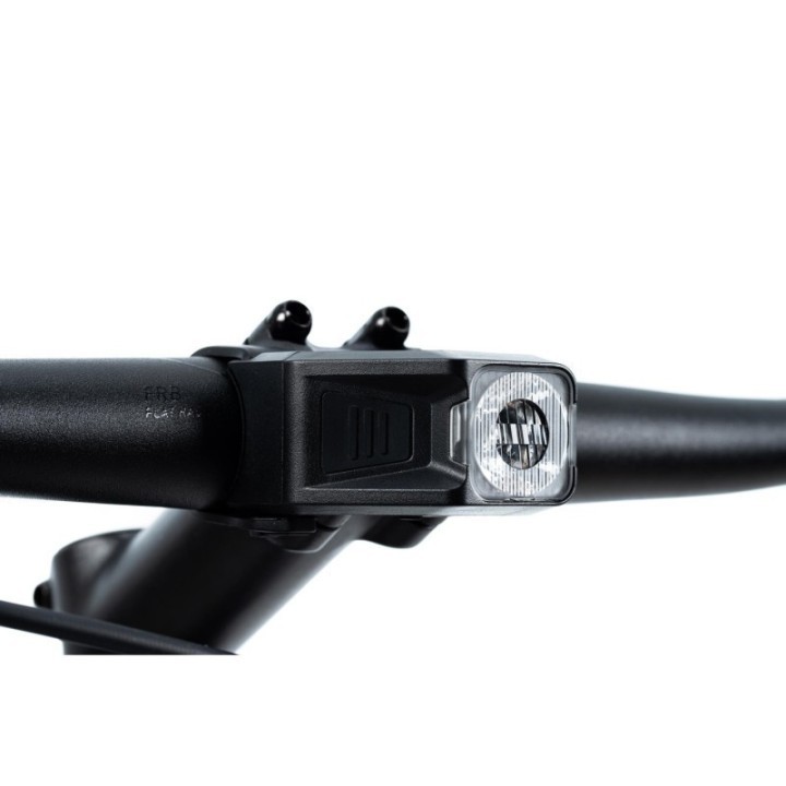 Compagnon sûr et fiable pour la route avec lampe PRO 30