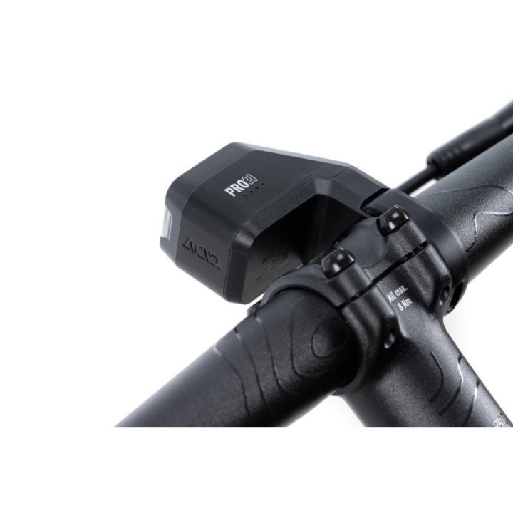 Compagnon sûr et fiable pour la route avec lampe PRO 30