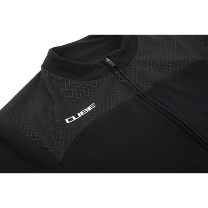 Cube Blackline Long-Sleeve Jersey : cyclisme athlétique et confort