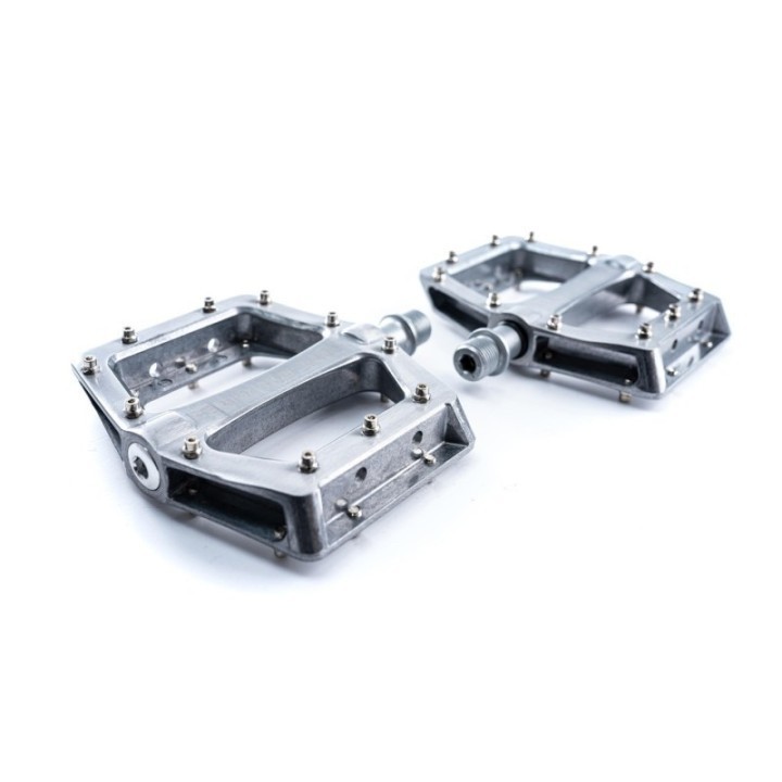Pédales plates en aluminium léger avec roulements de haute qualité