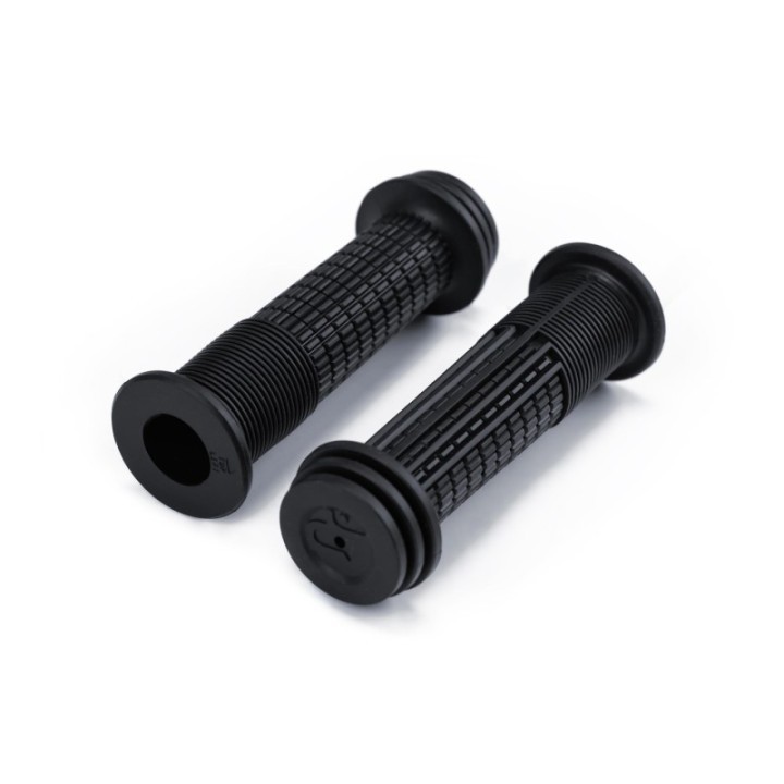 Produits pour enfants cyclistes : mains adaptées et sécurité assurée