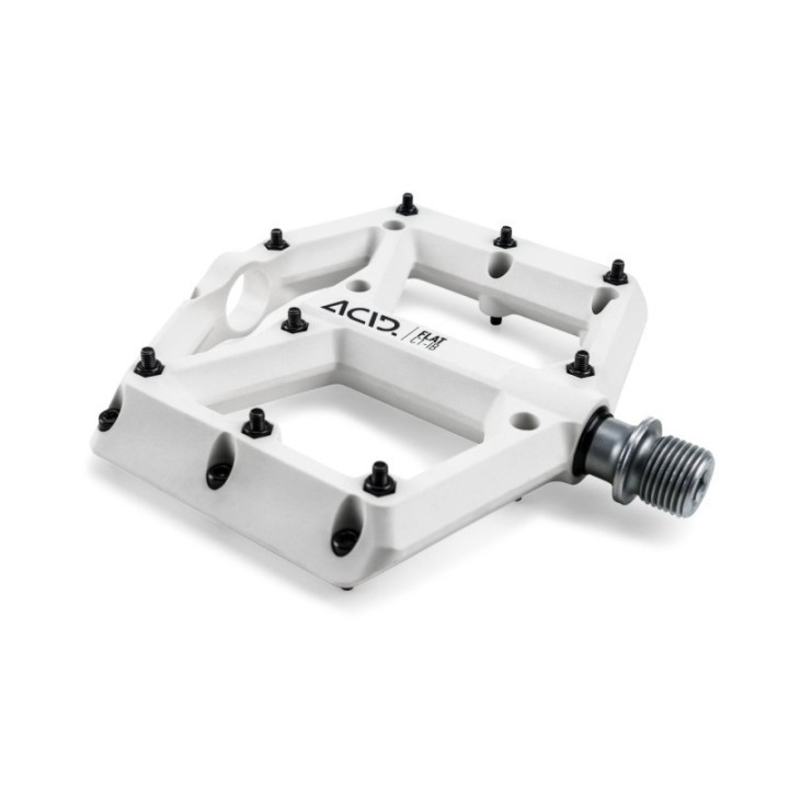 Vélo de montagne : adrénaline garantie avec pédales ACID FLAT