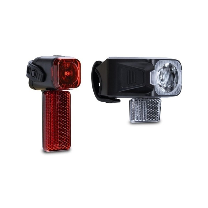 Aménagement de phares de voiture avec réflecteurs pour réglementation allemande