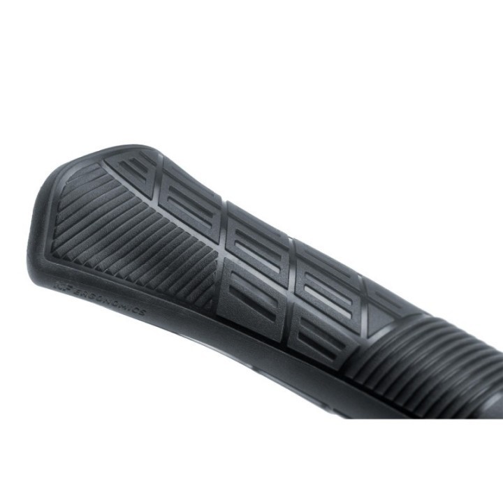 Poignée ergonomique avec mini-aile pour une conduite confortable