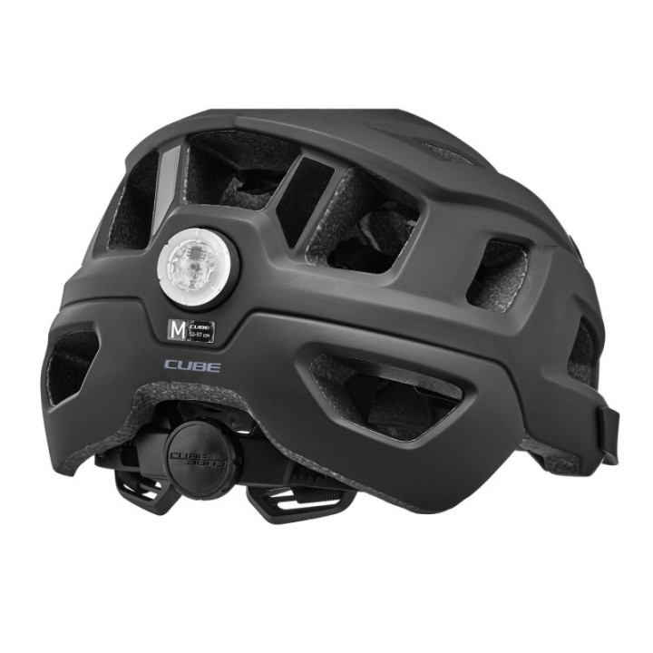 CINITY : Design sportif et détails réfléchissants